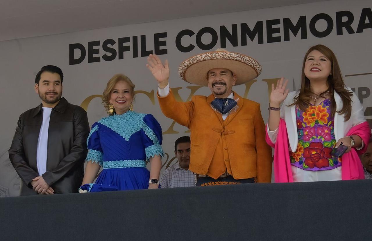 PEDRO RODRÍGUEZ EN CABEZA DESFILE CÍVICO POR EL 216 ANIVERSARIO DEL INICIO DE LA INDEPENDENCIA DE MÉXICO