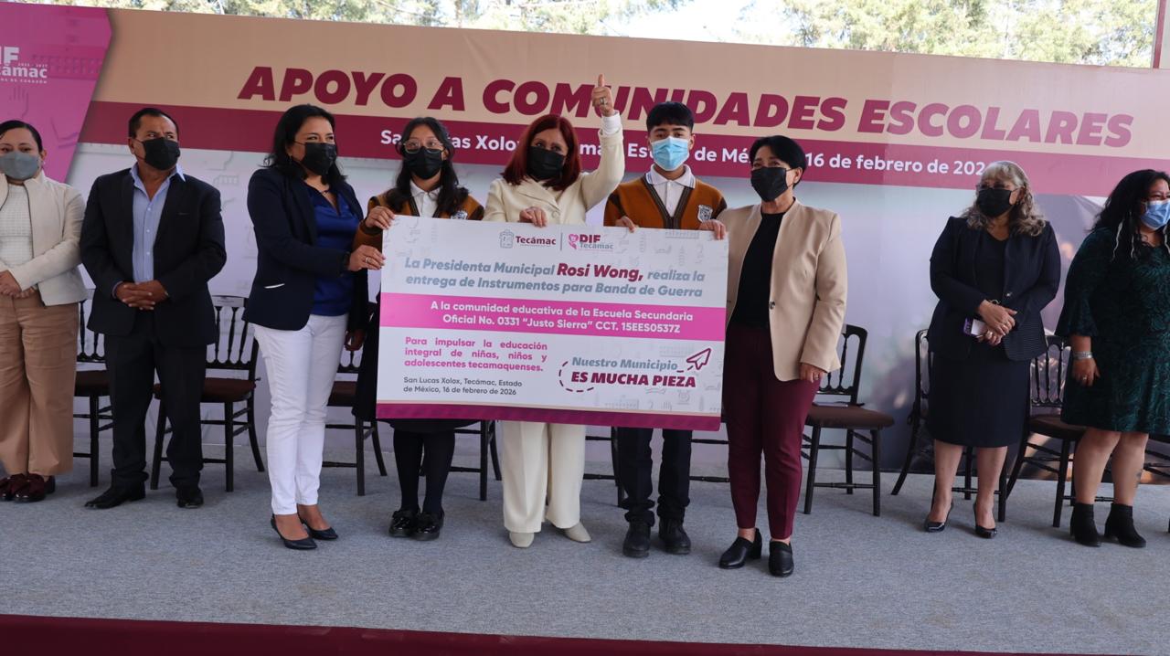 ROSI WONG ENTREGA INSTRUMENTOS MUSICALES A BANDA DE GUERRA DE SECUNDARIA